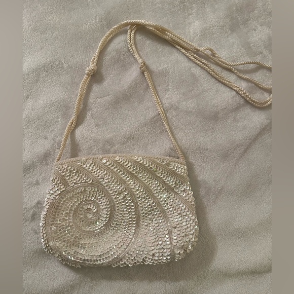 La Regale white sequin crossbody evening bag. - Picture 2 of 5